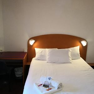 Chambre Lit King-Size avec Accès aux Personnes Handicapées